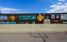 Red Rock Motel And Dam Motel